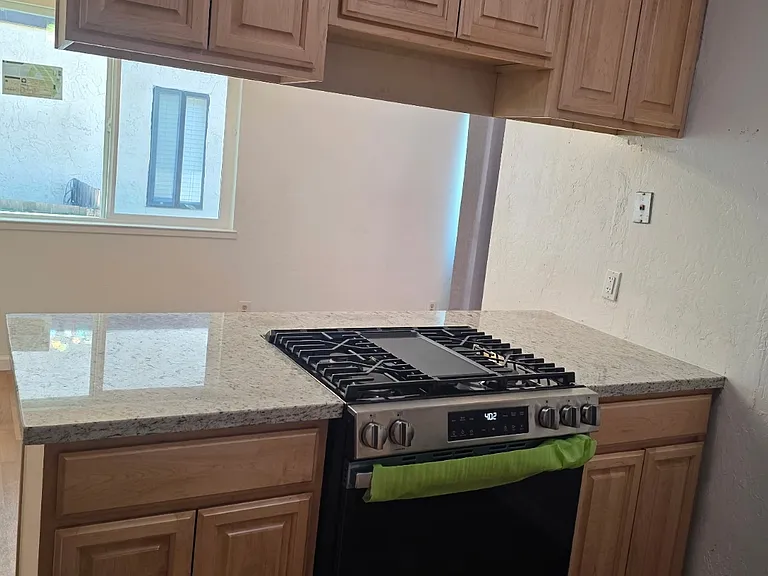 462 Clifton Ave — Photo 8