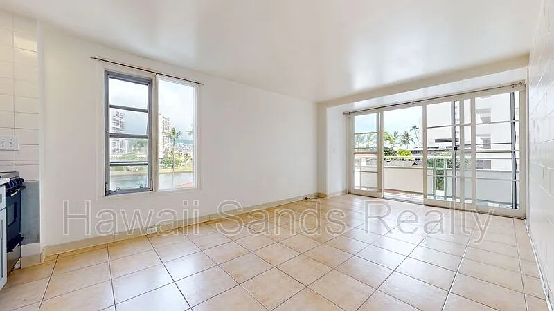 445 Kaiolu St #311