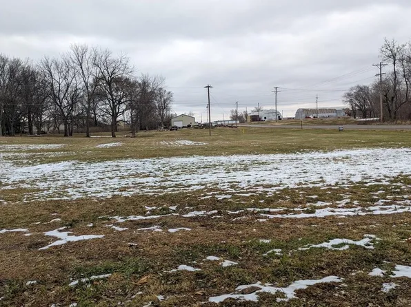 422 E 13th St, Horton, KS 66439