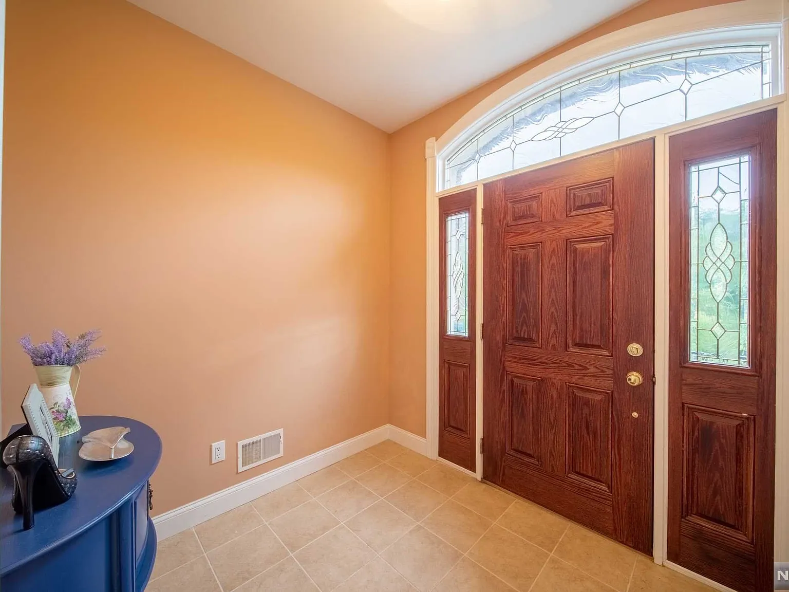 4 bed, 3.5 bath, 2272 sqft, $6,000 — Photo 2