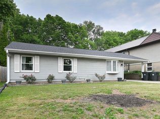 704 Grandview Ct, Pekin, IL 61554