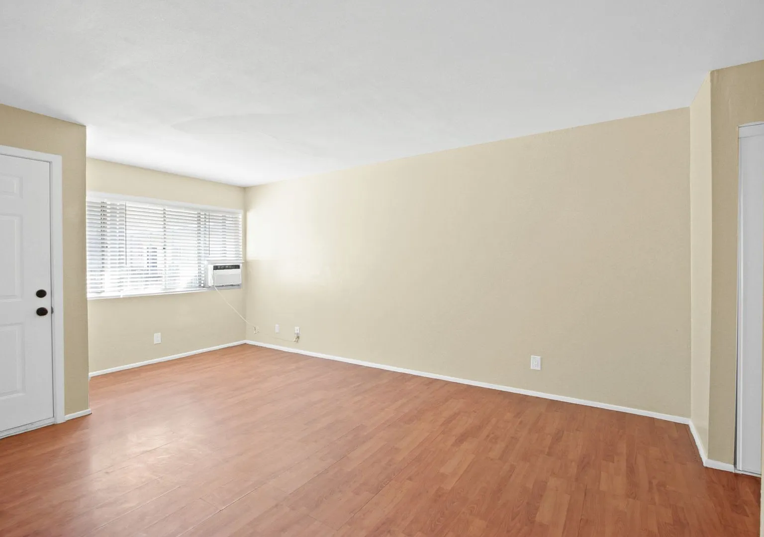 Ramona Garden Apartments — Photo 4
