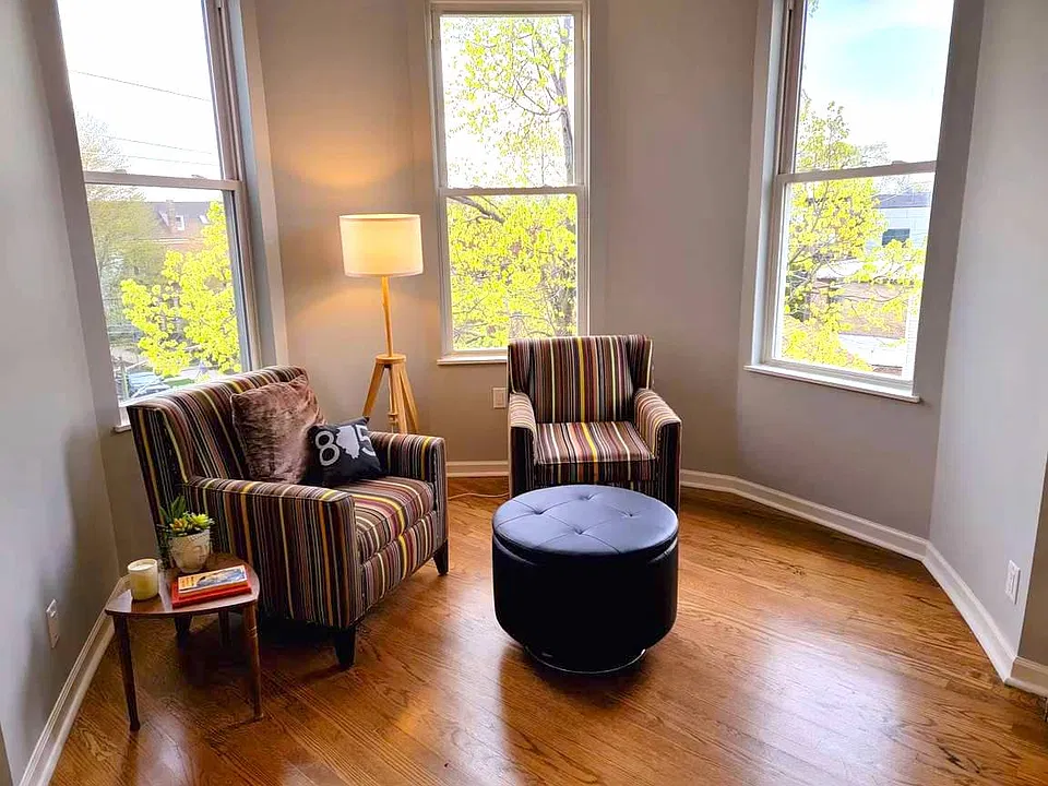 Rear tour/bay window great sitting area great for plants.