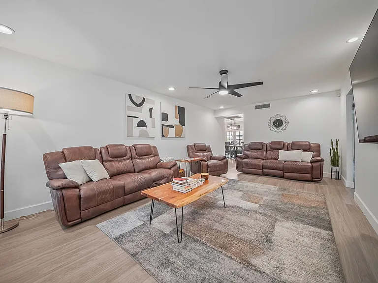 2431 E Manhatton Dr — Photo 6