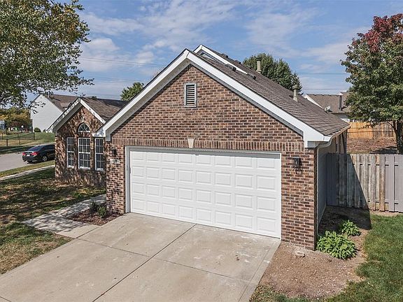 3rd image of 1528 Lake Point Ln N