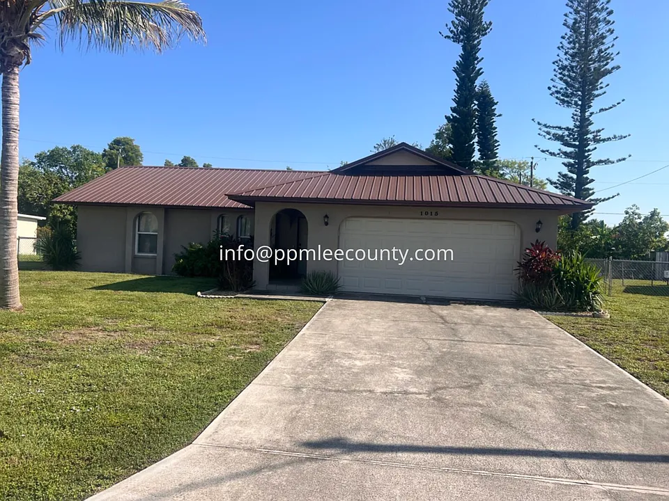 1015 SE 25th Ter