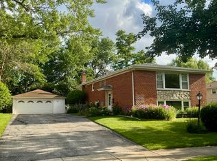731 56th St #2, Clarendon Hills, IL 60514