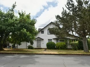 211 S 12th St #1, Cottage Grove, OR 97424