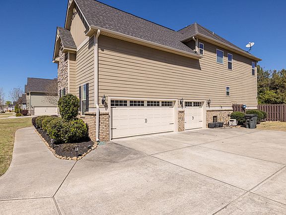 4th image of 701 River North Drive