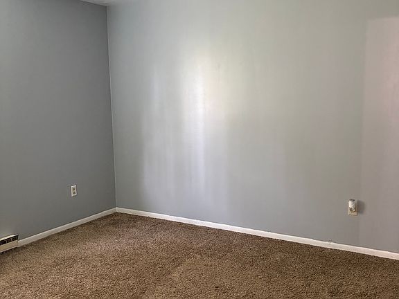 2nd image of 1247 E Poplar St