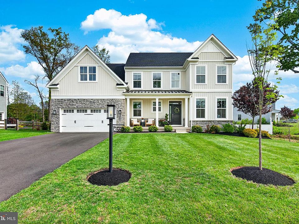 1st image of 2560 Holly Ln