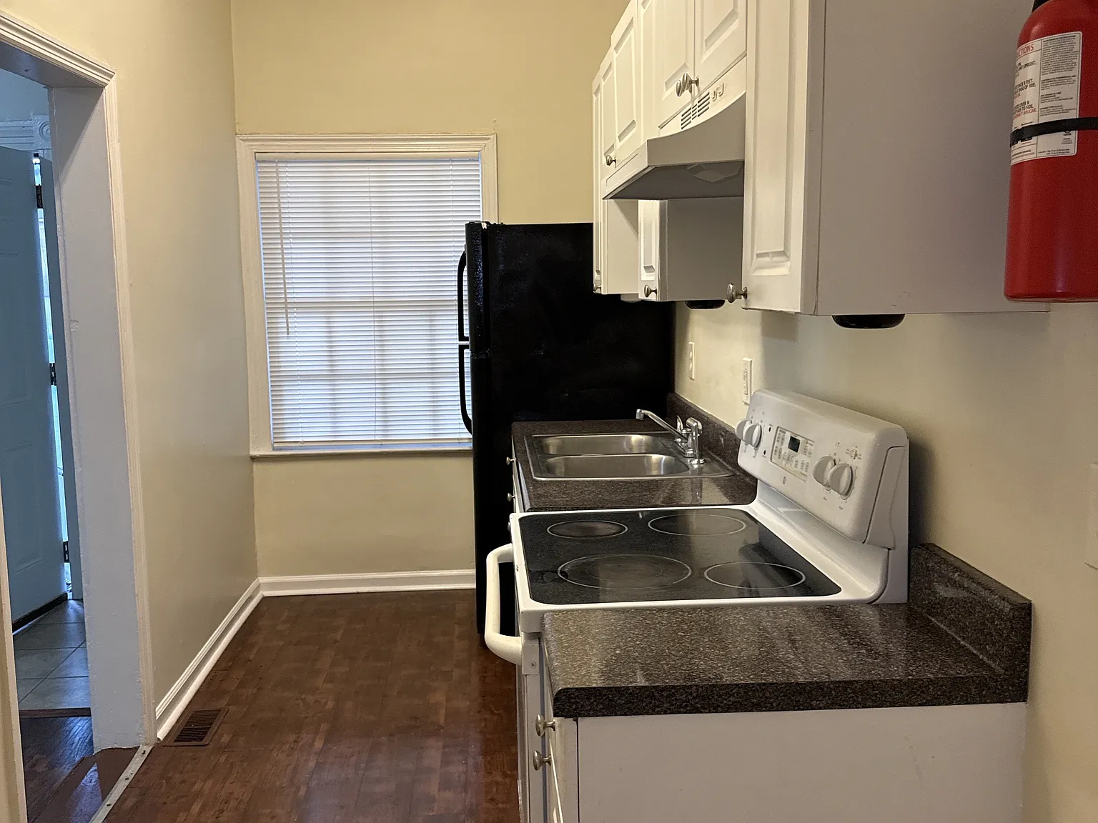 1 bed, 900 sqft, $1,250 — Photo 4