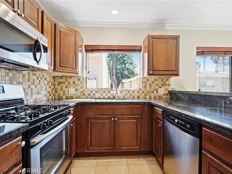 15457 Moorpark St #5 — Photo 6