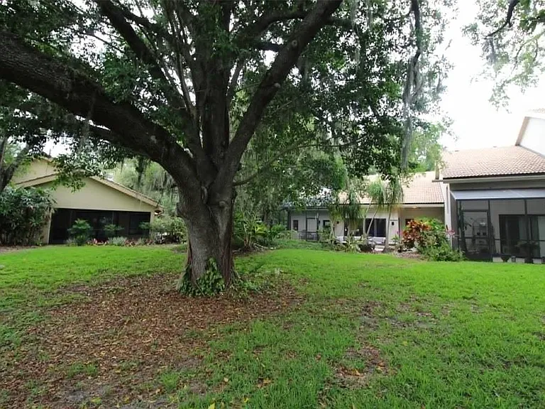 4532 Ascot Cir N — Photo 31