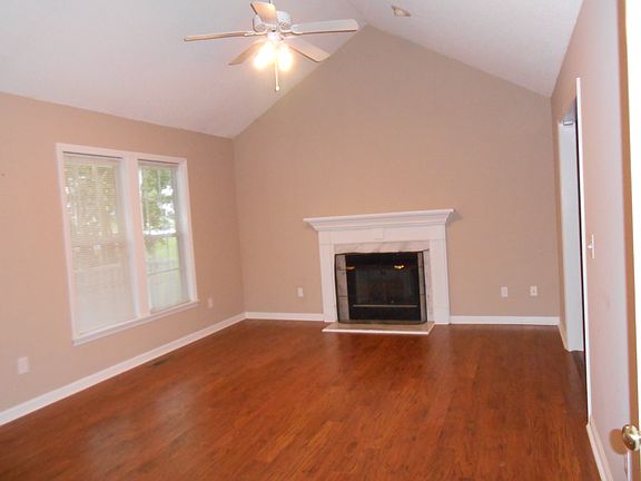 living room w/ fireplace