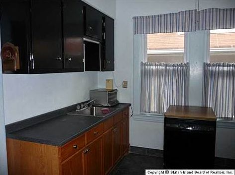 3rd image of 17 Crescent Ave