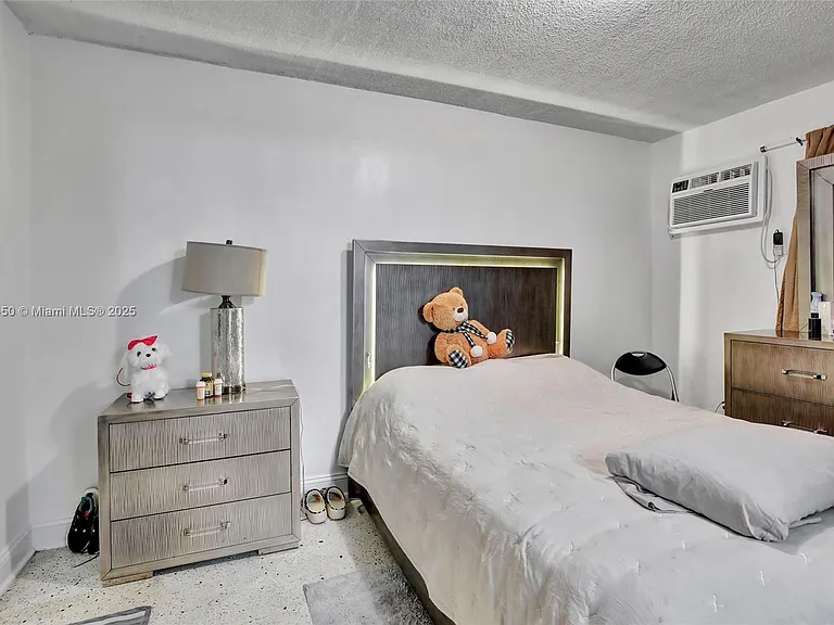 458 SW 9th St #8 — Photo 15