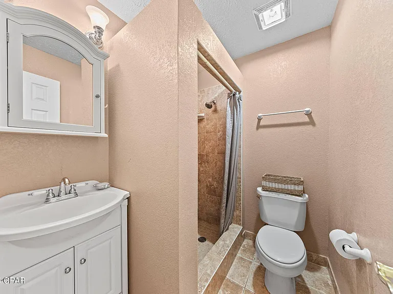 301 Fairway Blvd — Photo 16