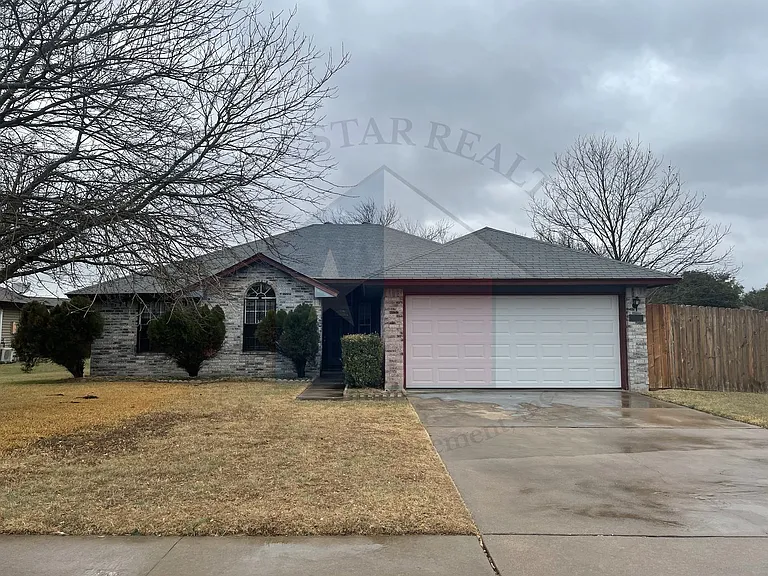 5006 Rockdale Dr — Photo 1