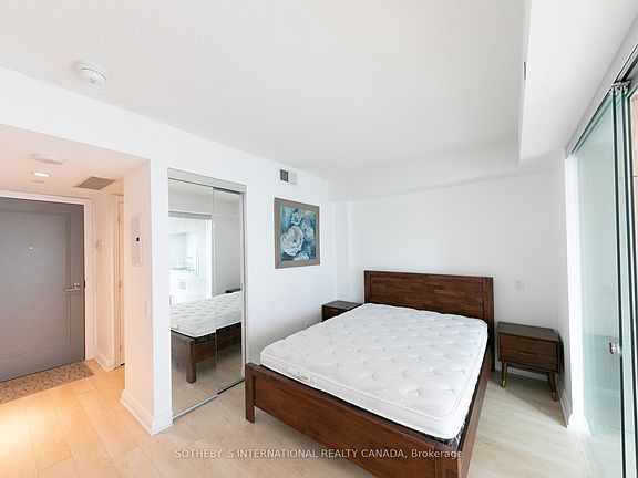 3rd image of 155 Yorkville Ave #1612