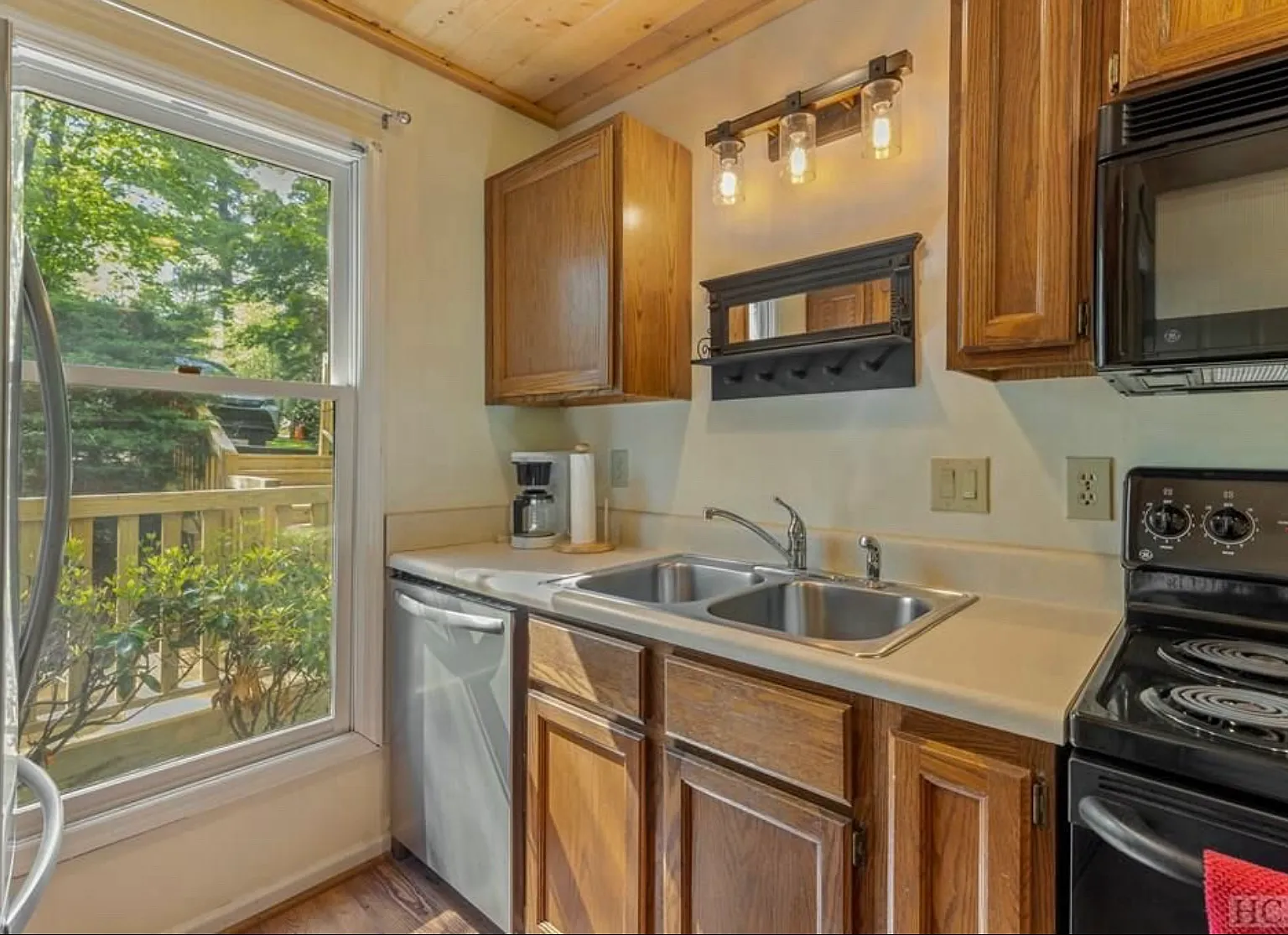 2 bed, 2.5 bath, $2,200 — Photo 4
