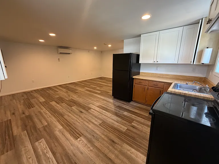 406 Cedar Lane Rd #B — Photo 2