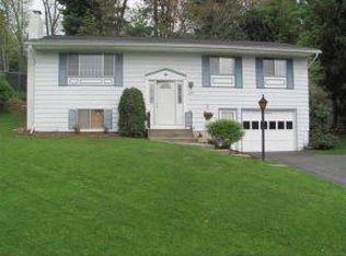 516 Leon Dr, Endicott, NY 13760