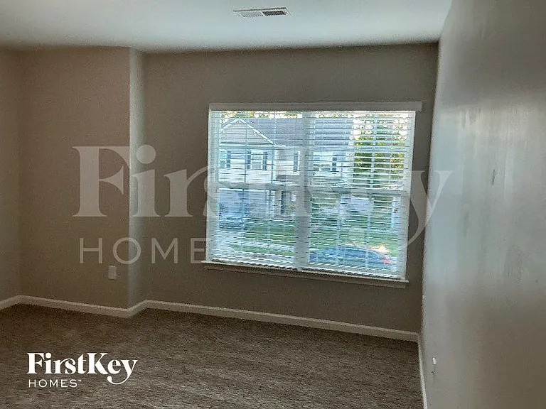 100 N Great White Way — Photo 9