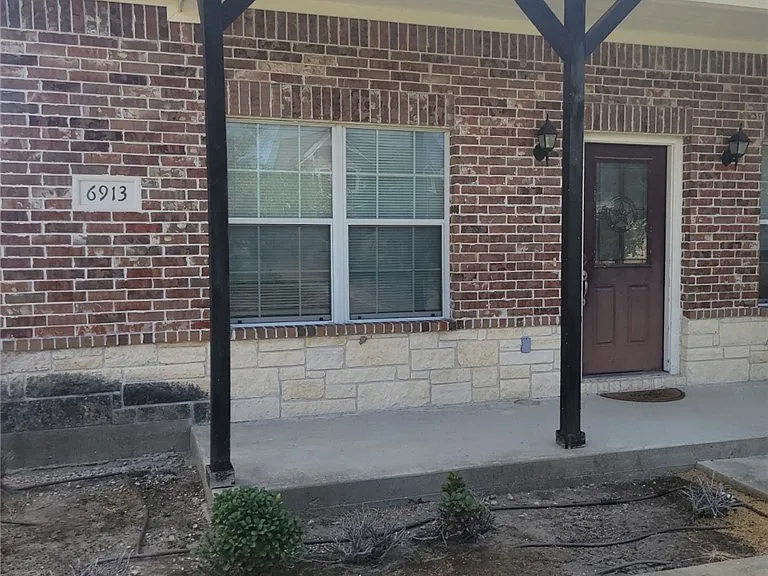 6913 Appomattox Dr — Photo 2