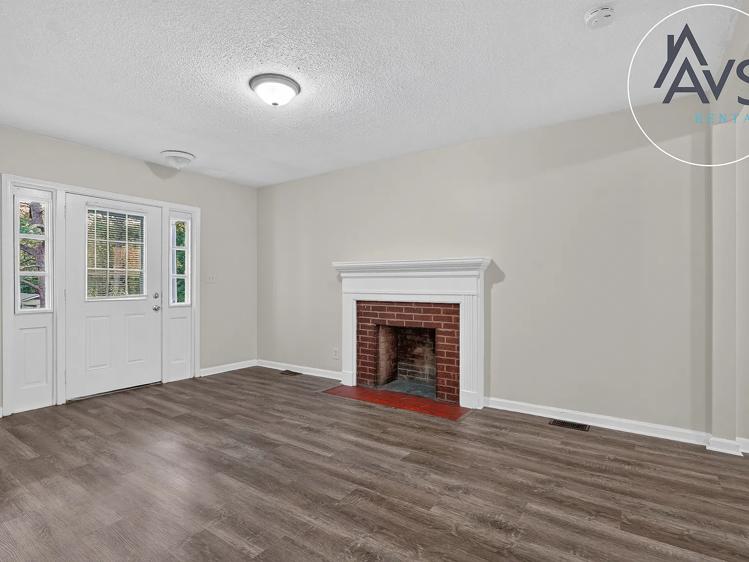 3 bed, 1000 sqft, $1,380 — Photo 2
