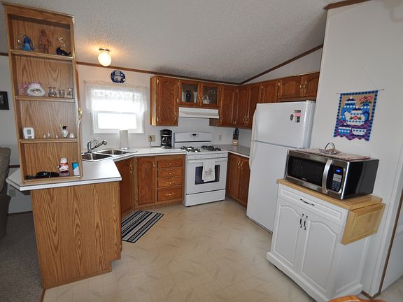 5th image of 686 Aspen Grv