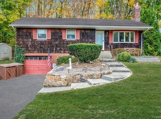 293 Vernon Valley Rd, Northport, NY 11768