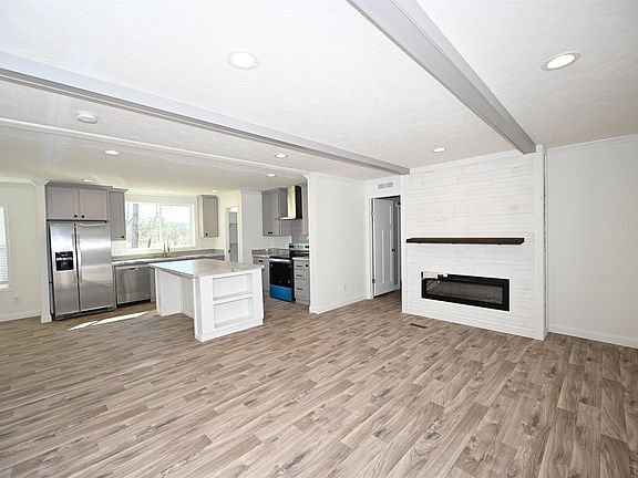 2nd image of 595 Loop Circle