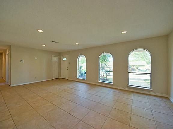 3rd image of 5413 Laredo Ln