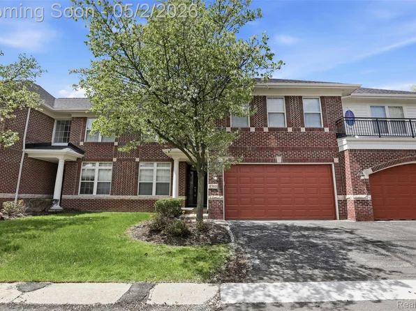 4368 Gateway Cir, West Bloomfield, MI 48322