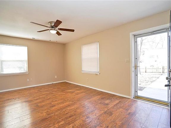 3rd image of 5113 Crest Dr