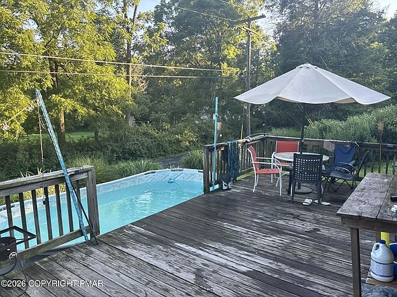 4th image of 135 Little Creek Ln