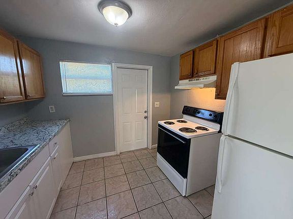5th image of 2135 Oakley Ave S