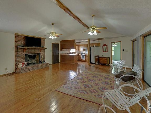 4th image of 191 Nelle Dr