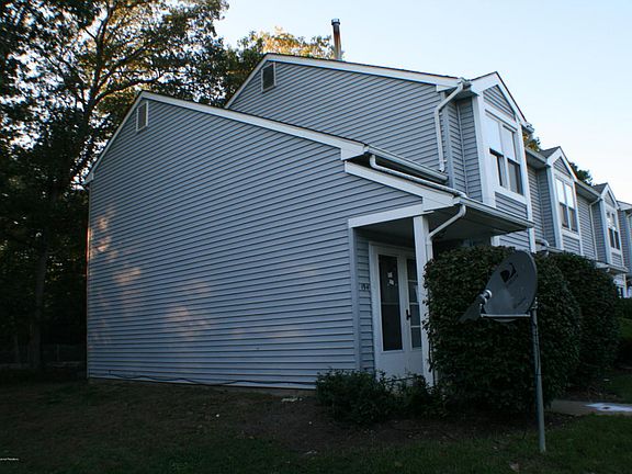 2nd image of 194 Woodlake Manor Dr Unit 194
