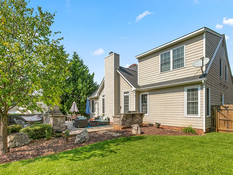305 Lucas Park Dr — Photo 40