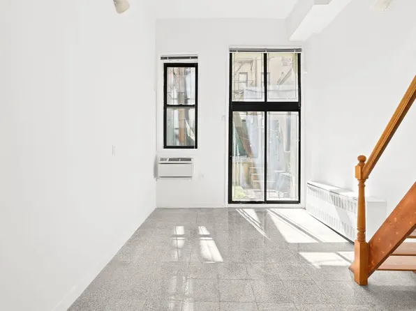 228 E 81st St APT 1A, New York, NY 10028