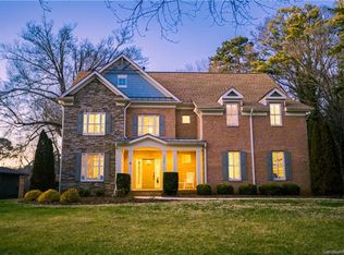 1226 Greylyn Dr, Charlotte, NC 28226