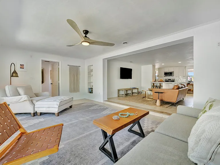 6426 Colonial Dr — Photo 14