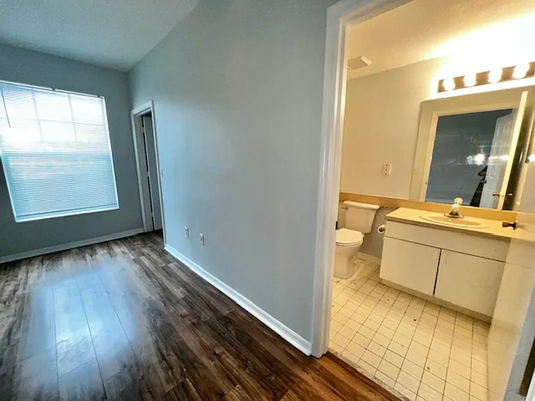 5554 Metrowest Blvd #4 — Photo 21