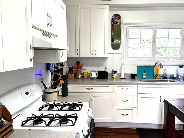 38 Bull St #D — Photo 4