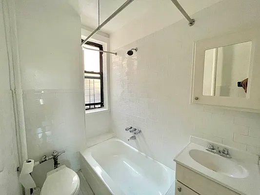 Rented by Pear NYC LLC | media 12