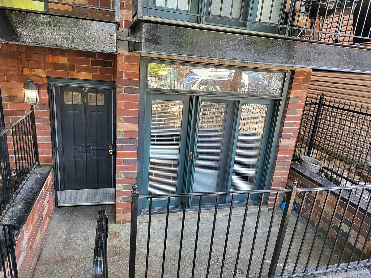 Building Photo - 2439 W Polk St #1