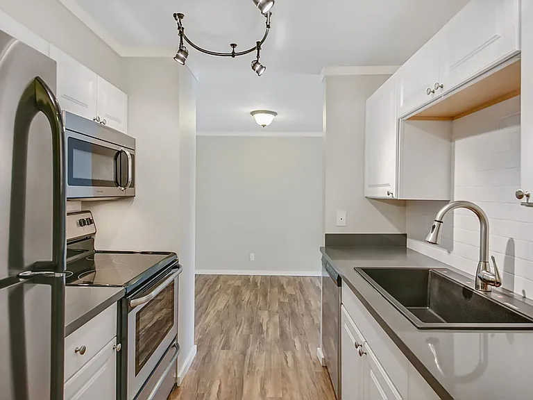 Granview Apartments — Photo 14