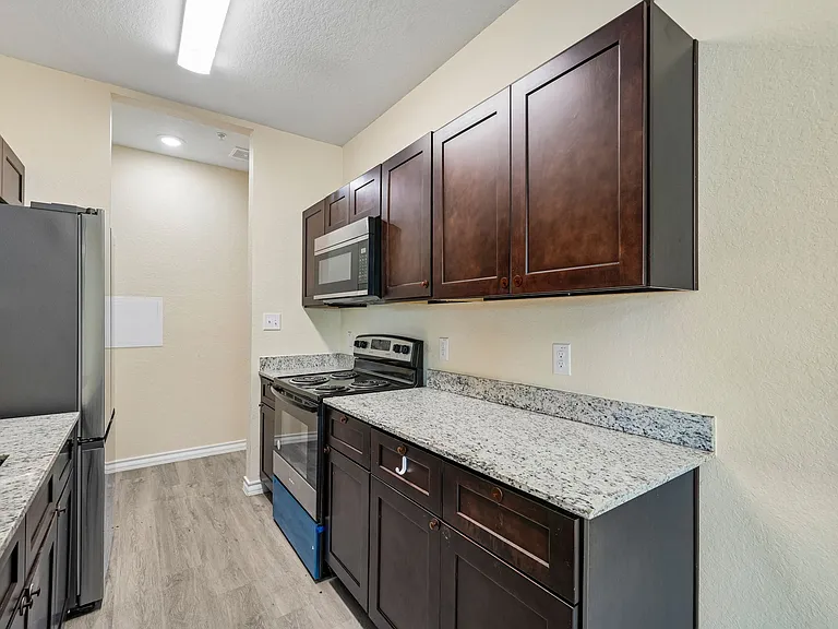 La Marquesa Apartments — Photo 38